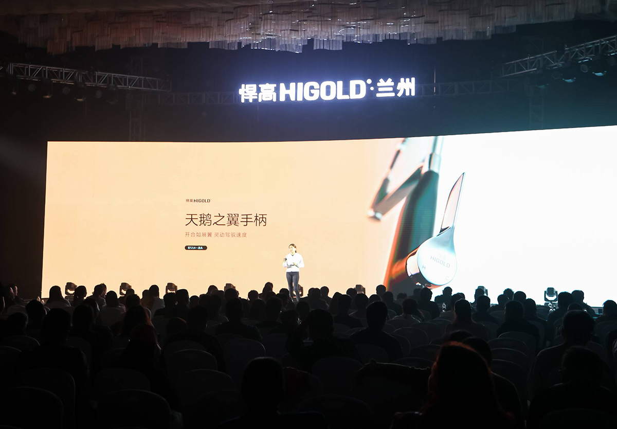 今日qm球盟会·(中国)球盟会全球新品发布会登陆兰州，暨兰州旗舰店隆重开业