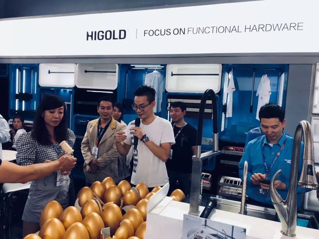 qm球盟会·(中国)球盟会独家冠名南京门博会，携手2019新品开展！